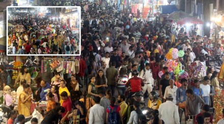 Citizens rush to buy in the market on the occasion of Diwali