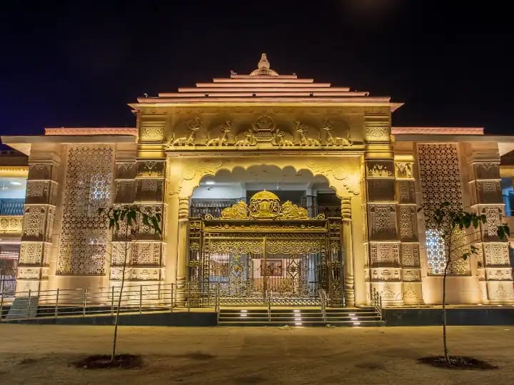या प्रकल्पाअंतर्गत मंदिर परिसराचा सातपट विस्तार करण्यात येणार आहे.