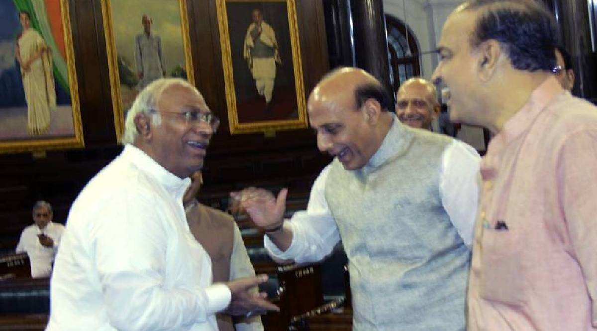१९७२ साली गुरुमितकल मतदारसंघातून खरगे यांनी पहिल्यांदा कर्नाटक विधानसभेची निवडणूक लढवली. त्यानंतर २००८ पर्यंत सलग ९ वेळा याच मतदासंघातून विधानसभेवर निवडून गेले.