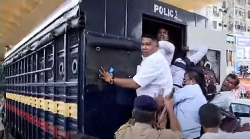 भारत मुक्ती मोर्चाचा संघ मुख्यालयावर मोर्चा, पोलिसांकडून कार्यकर्त्यांची धरपकड