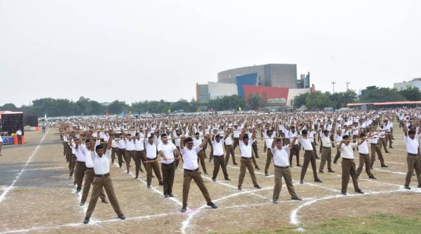 या सोहळ्यात आरएसएसच्या स्वयंसेवकांनी पथसंचलन केले. यावेळी विविध कवायती सादर करण्यात आल्या. या सोहळ्याला हजारो स्वयंसेवकांनी उपस्थिती लावली होती.