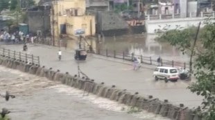 heavy rainfall chalisgaon bridge under water farm labour death lightning jalgaon