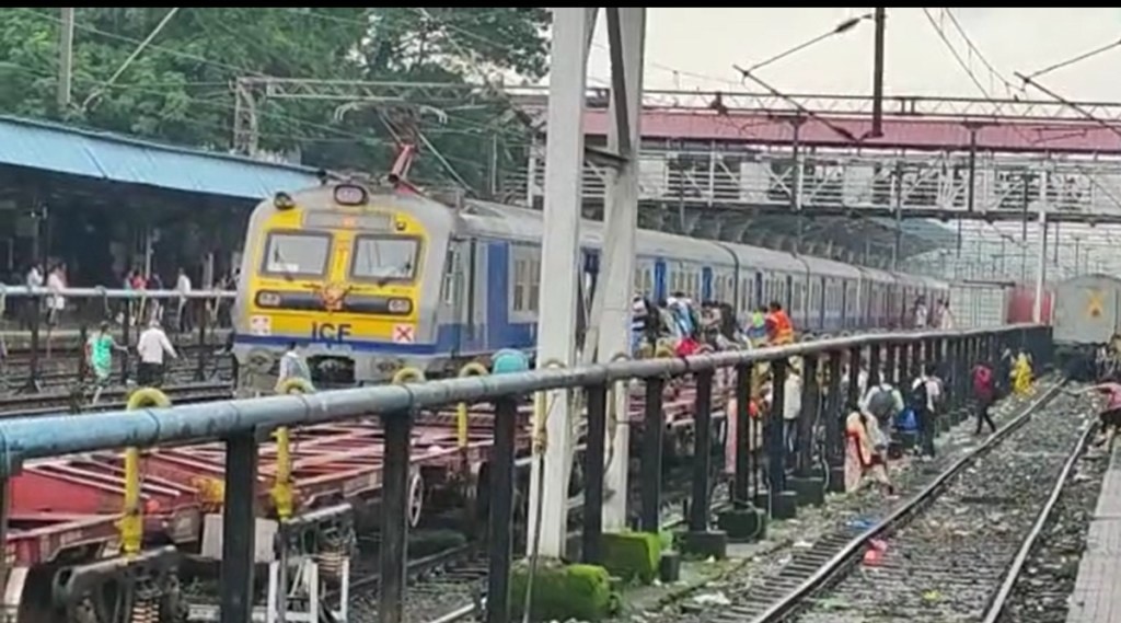 panvel to roha local train changed platform passengers started running navi mumbai