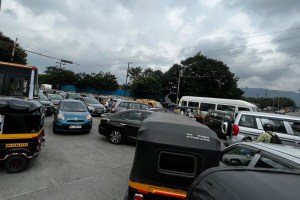 Traffic jam due to power supply cut business hub vashi area navi mumbai