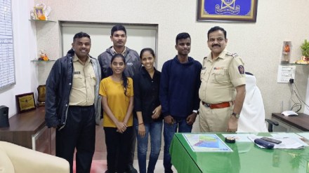 vashi police caught the mobile thieves within five minutes vashi navi mumbai