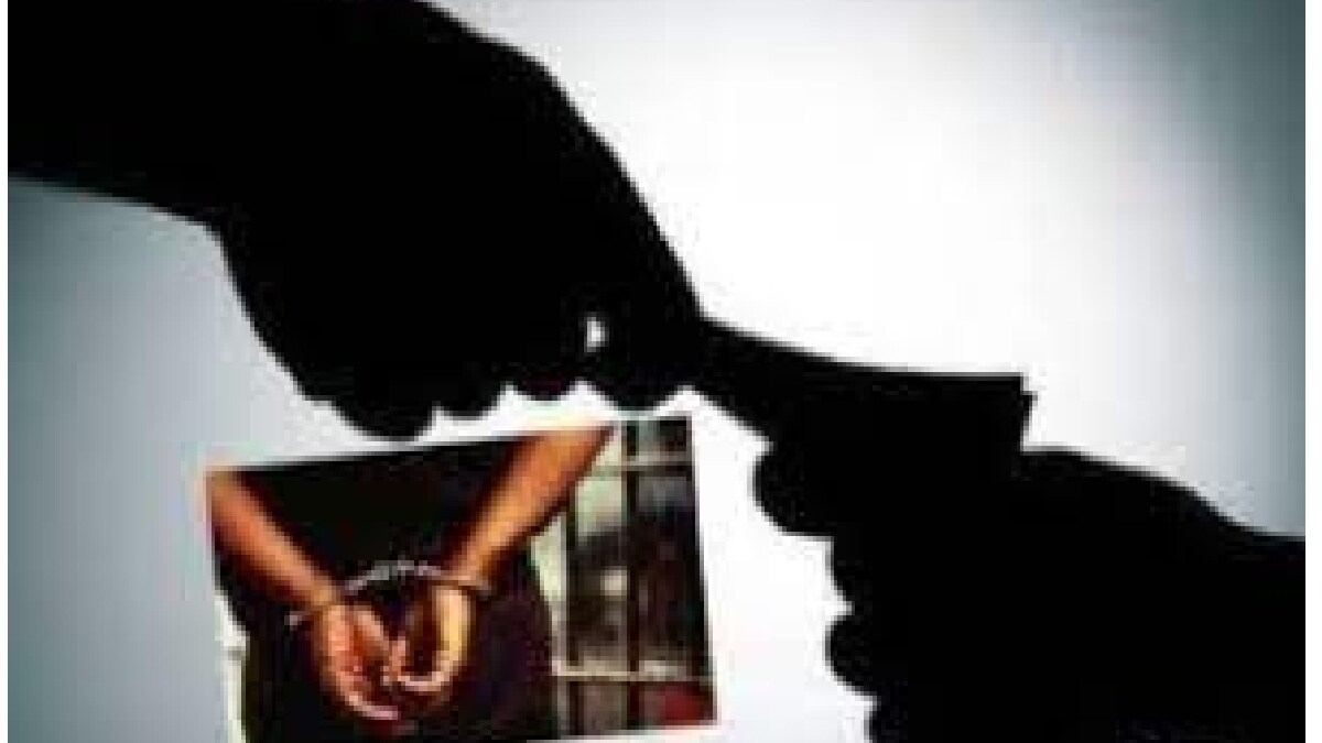 Deputy Executive Engineer arrested red handed accepting fifty thousand bribebarvi dam badlapur