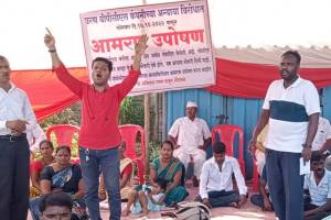Youth protest against bpcl company for job central government uran