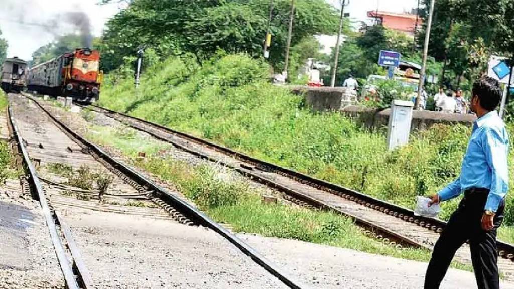 1,900 people lost their lives crossing the railway track central rail local train rpf mumbai