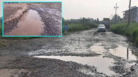 connecting road to mumbai goa highway potholes in uran panvel taluka navi mumbai