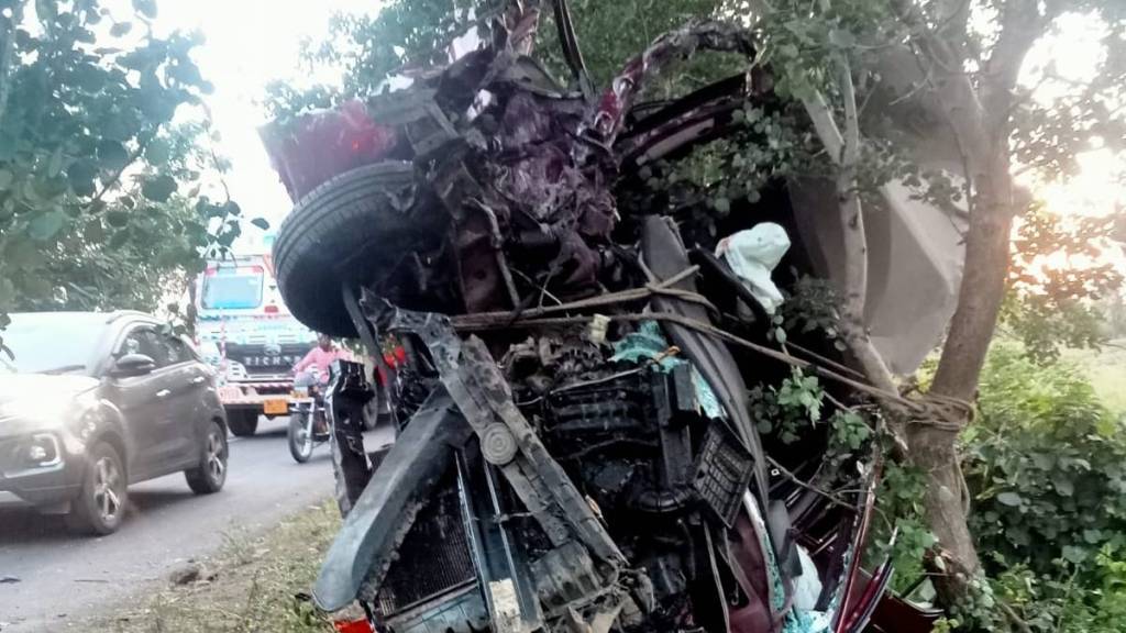Car and truck accident mother and son death nagpur mumbai highway vashim Car and truck accident mother and son death nagpur mumbai highway vashim