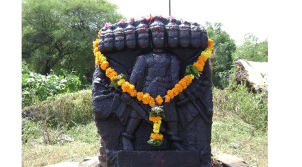 Ravan is worshiped on the occasion of Dussehra in Sangola