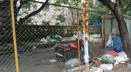 nmmc ignore heaps of waste in apmc market premises