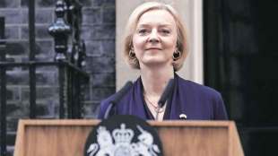 liz truss resigns as uk prime minister