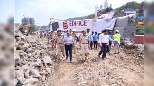 Preparations by administration to demolish Chandni Chowk bridge