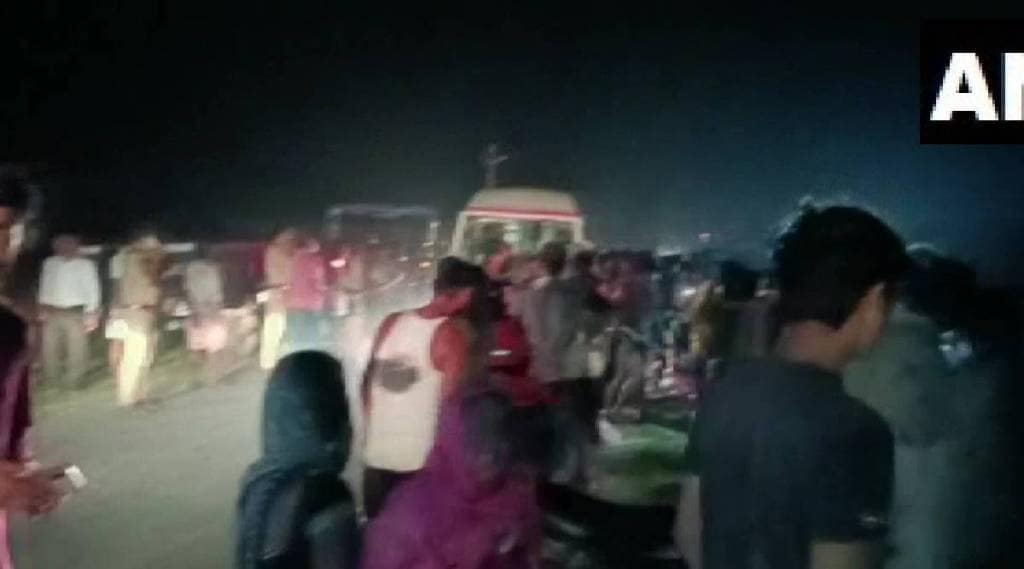 उत्तरप्रदेशमध्ये भीषण अपघात; ट्रॅक्टर ट्रॉली पलटल्याने २५ जणांचा मृत्यू