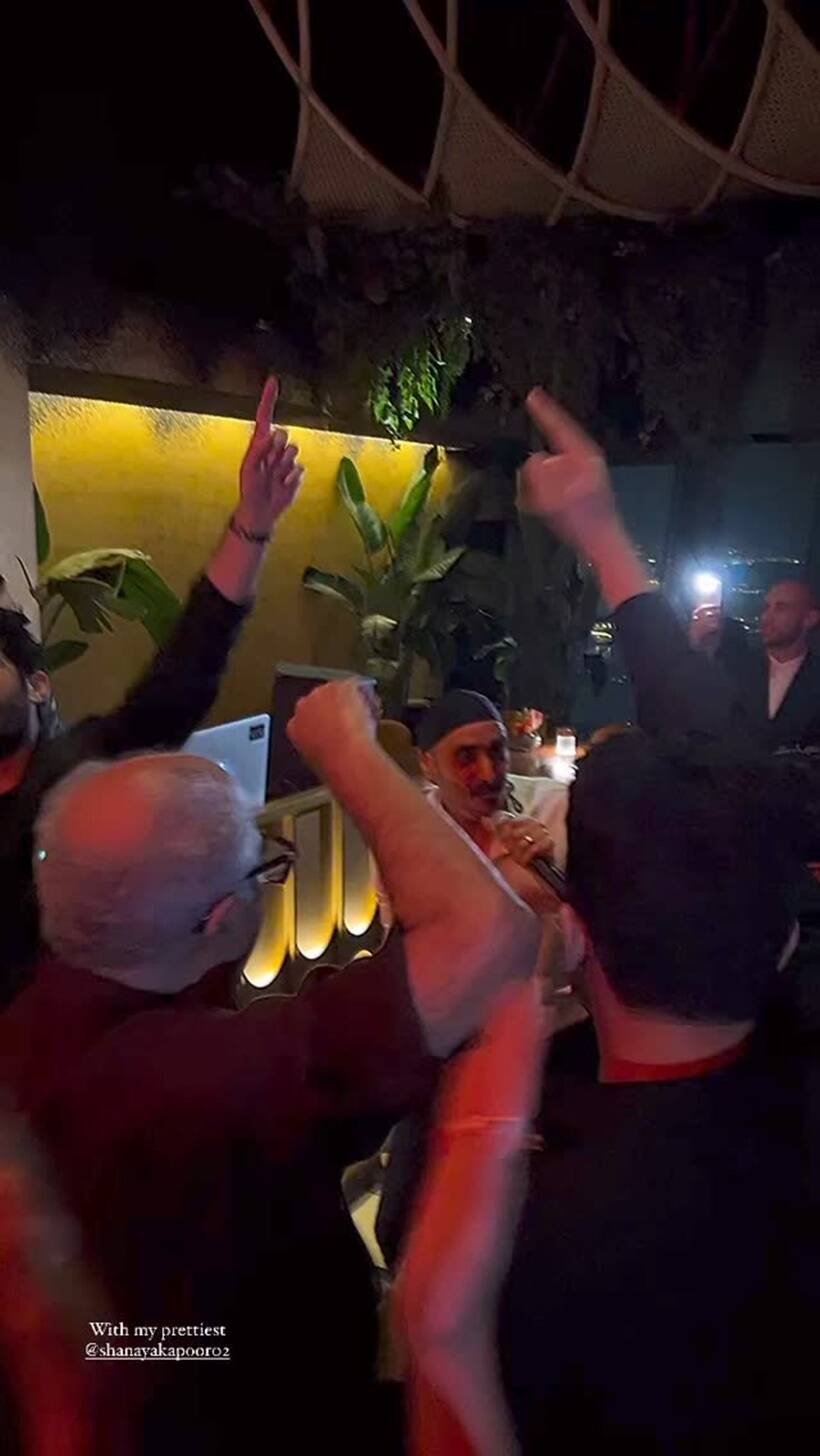 संजयचे मोठे बंधू बोनी कपूरही या पार्टीमध्ये उपस्थित होते.