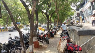Illegal parking in no parking spaces in Navi Mumbai city