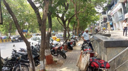 Illegal parking in no parking spaces in Navi Mumbai city