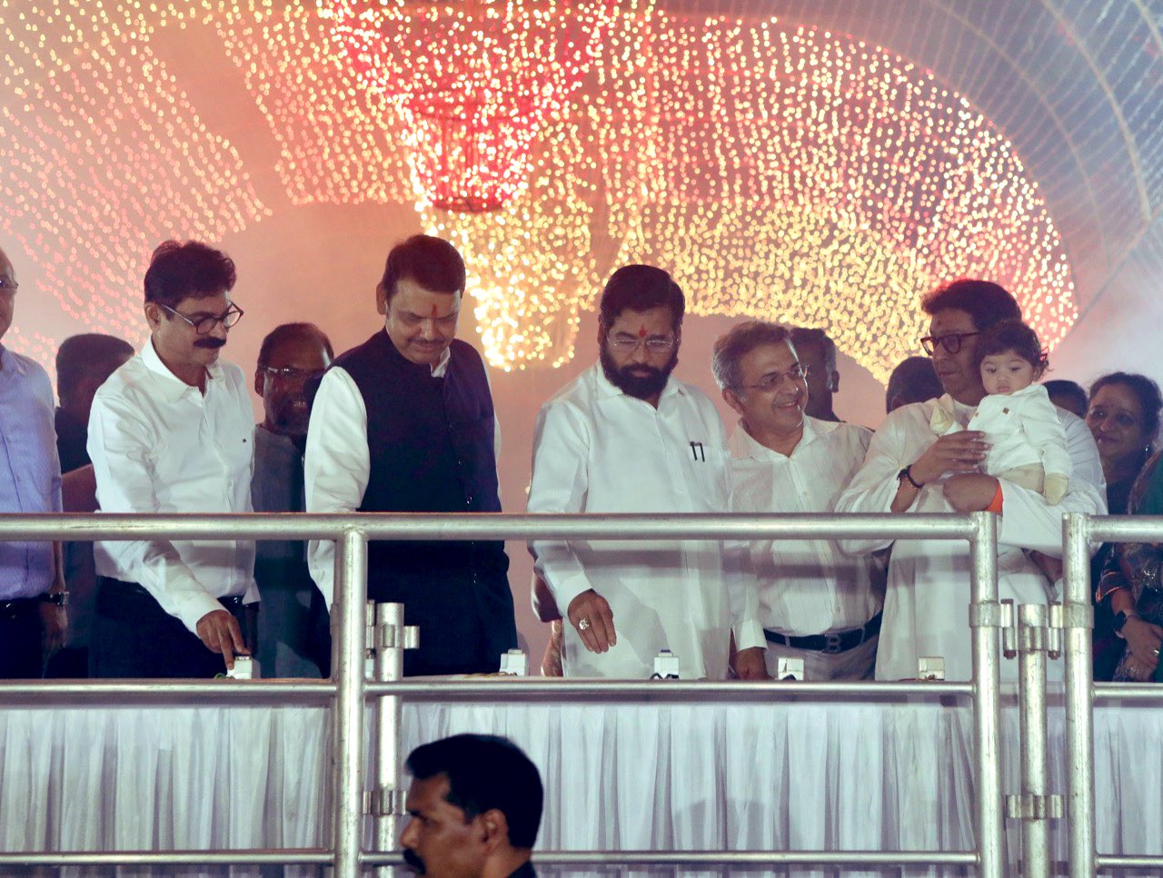 raj thackeray car drive with grandson Kian Amit Thakceray after mns shivaji park deepotsav ignoration by cm eknath shinde dcm devendra fadnavis
