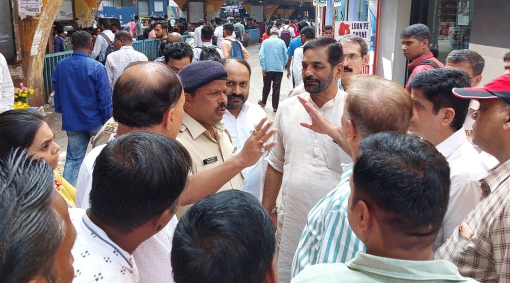 mla sanjay kelkar Inspection of MLA Sanjay Kelkar in Thane station area