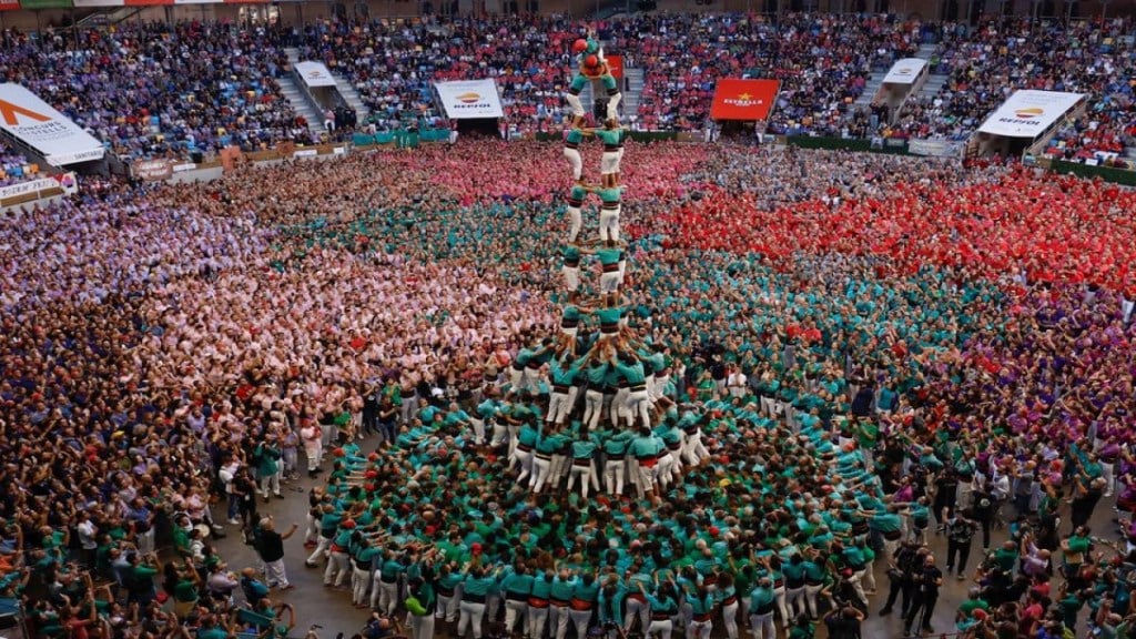 spain human tower reuters