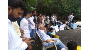 students protest with dr baba adhav withdraw fee hike university of pune