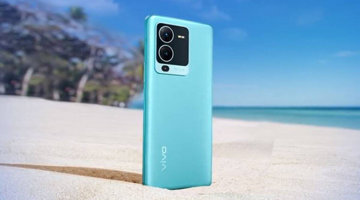 Vivo चा V25 Pro हा रंग बदलणारा स्मार्टफोन आहे, जो ऑफर्स अंतर्गत स्वस्तात खरेदी करता येतो. त्याची लॉन्च किंमत ३९,९९९ रुपये आहे, परंतु त्याच्या किंमतीवर १० टक्क्यांपर्यंत सूट दिली जात आहे.