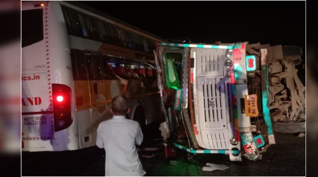 truck bus collision at Khandala Ghat