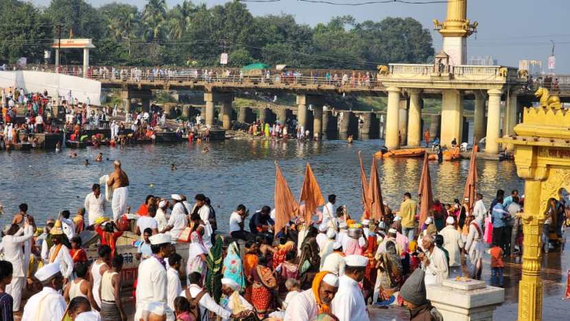 माऊलींचा ७२६ वा संजीवन समाधी सोहळा हा वारकाऱ्यांमध्ये नवचेतना आणणारा असतो.