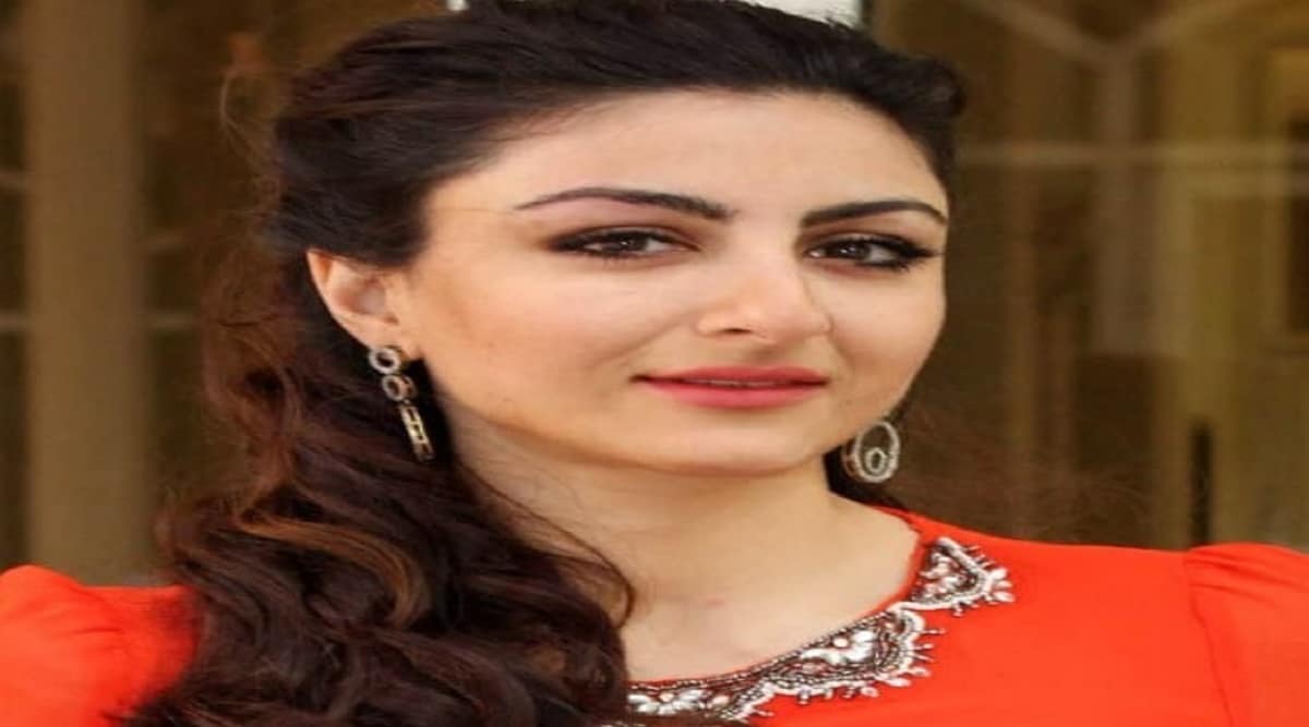 सोहा अली खान: सैफ अली खानची बहीण सोहा अली खानने ऑक्सफर्ड विद्यापीठातून पदवी घेतली आहे. तिने लंडन स्कूल ऑफ इकॉनॉमिक्समधून आंतरराष्ट्रीय संबंधात पदव्युत्तर पदवी घेतली आहे.