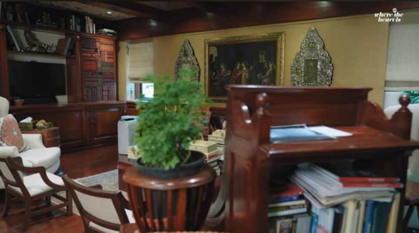 अनिल कपूर यांना वाचनाची आवड असल्यामुळे त्यांनी त्यांची पुस्तकं ठेवण्यासाठी ही एक खास जागा तयार केली आहे.