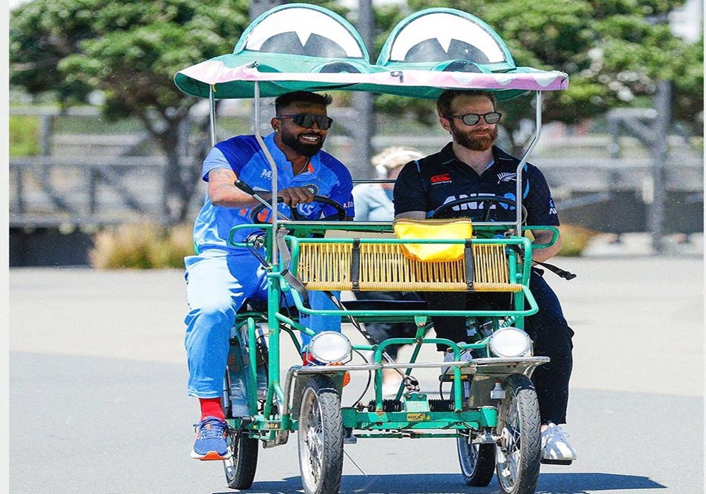 IND vs NZ: Kane Williamson - Hardik Pandya enjoy a rickshaw safari before the series, begins 