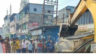 In malegaon municipal corporation hammer on encroachment to clear traffic