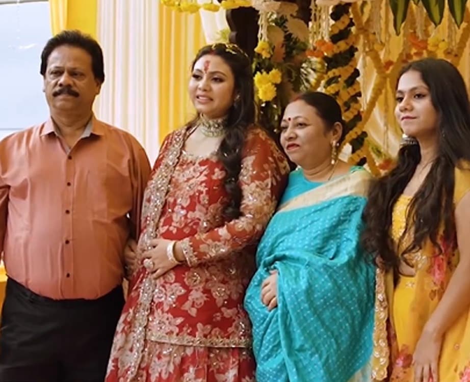 manoj tiwari wife surbhi tiwari baby shower 