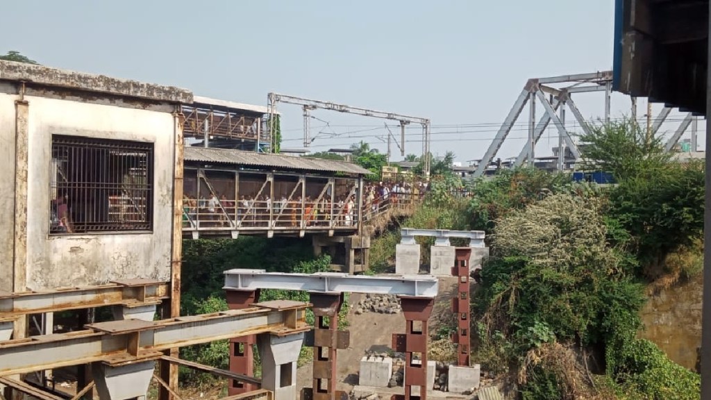 pedestrian bridge will be constructed between tal kopar to upper kopar railway station thane