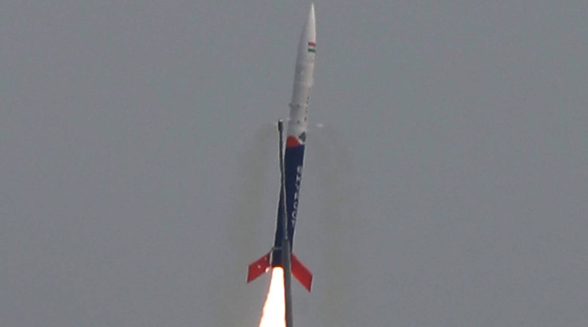 या रॉकेटचं वजन ५४५ किलो आहे. सहा मीटर उंचीचे हे रॉकेट प्रक्षेपणाच्या अडीच मिनिटांनंतर ८९.५ किलोमीटर उंचीवर पोहोचले.(फोटो सौजन्य-इस्रो)