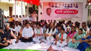 congress leaders former ministers sunil kedar rajendra mulik protested against stop development funds nagpur