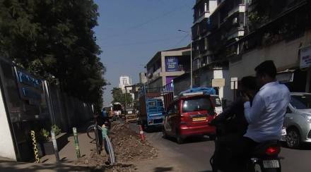 due to road works there is massive traffic jam outside Koparkhairane railway station navi mumbai