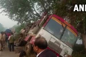 bus collides with truck in Uttar Pradesh's Bahraich