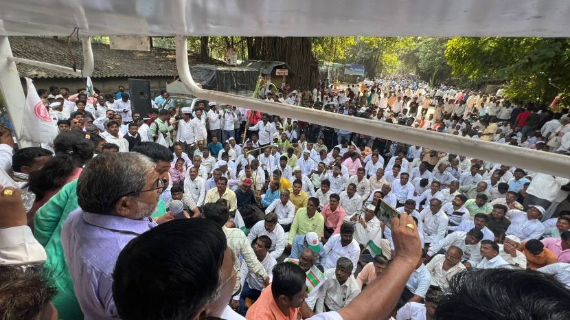 राज्यातील साखर कारखान्याना एकरकमी एफआरपी देण्यास भाग पाडू, तसेच संघटनेच्या मागण्यांवर शासनाकडून मिळणाऱ्या प्रतिसादावर आंदोलनाची पुढील दिशा ठरविली जाईल, असा इशाराही त्यांनी दिला.