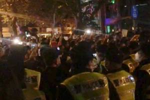 protests erupt across china against covid lockdown