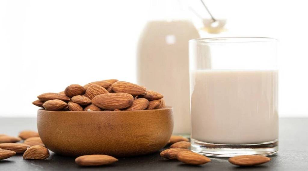 almond-milk-pic-1-freepik