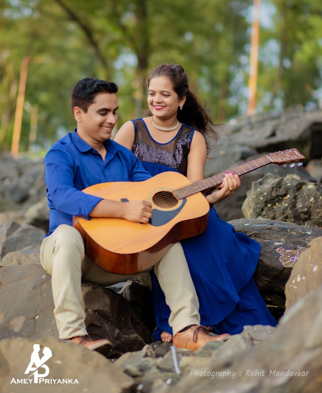 try these amazing Pre Wedding Photoshoot ideas on beach sunset traditional look candid photos viral