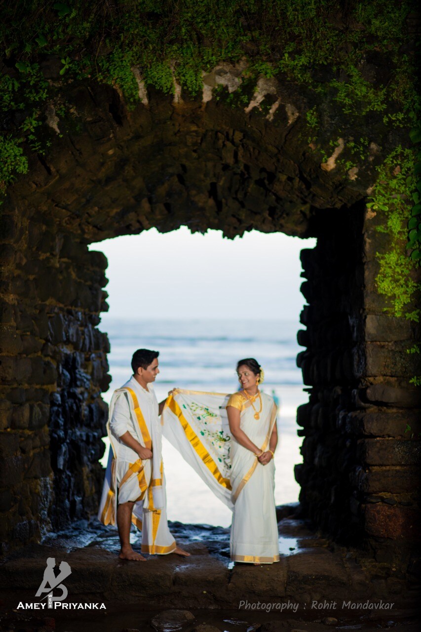 try these amazing Pre Wedding Photoshoot ideas on beach sunset traditional look candid photos viral