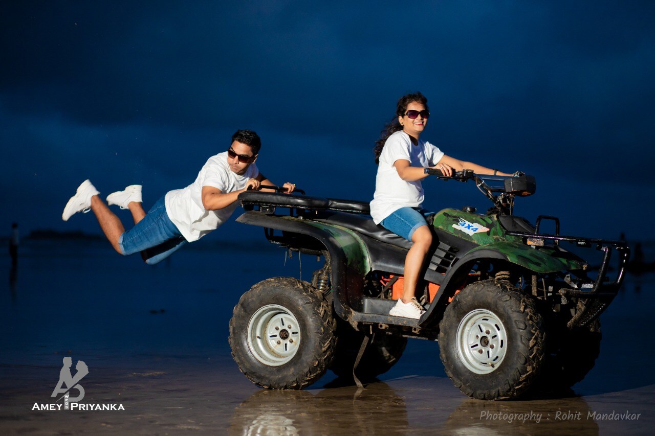 try these amazing Pre Wedding Photoshoot ideas on beach sunset traditional look candid photos viral