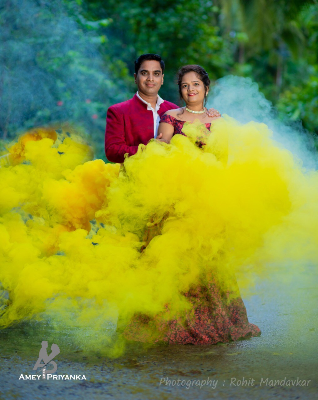 try these amazing Pre Wedding Photoshoot ideas on beach sunset traditional look candid photos viral