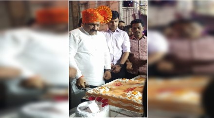 Thackeray group demands to file case against state planning board executive chairman Rajesh Kshirsagar for cutting cake with sword