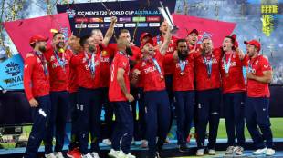 team england waits for moeen ali adil rashid to step aside before breaking into champagne celebration t20 world cup