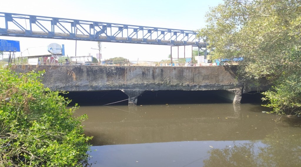 Funde Khadi bridge on Uran Panvel route is damaged