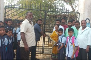 Vanjarwadi Zilla Parishad school was locked by angry parents due to shortage of teachers